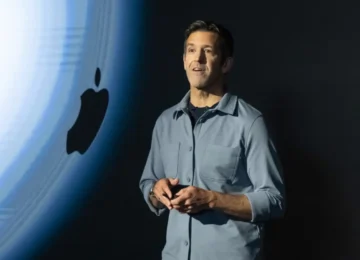 जॉन टर्नस एप्पल के नए CEO और टिम कुक एग्जीक्यूटिव चेयरमैन