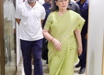 Sonia Gandhi and Rahul Gandhi outside the Delhi High Court during the National Herald case hearing.