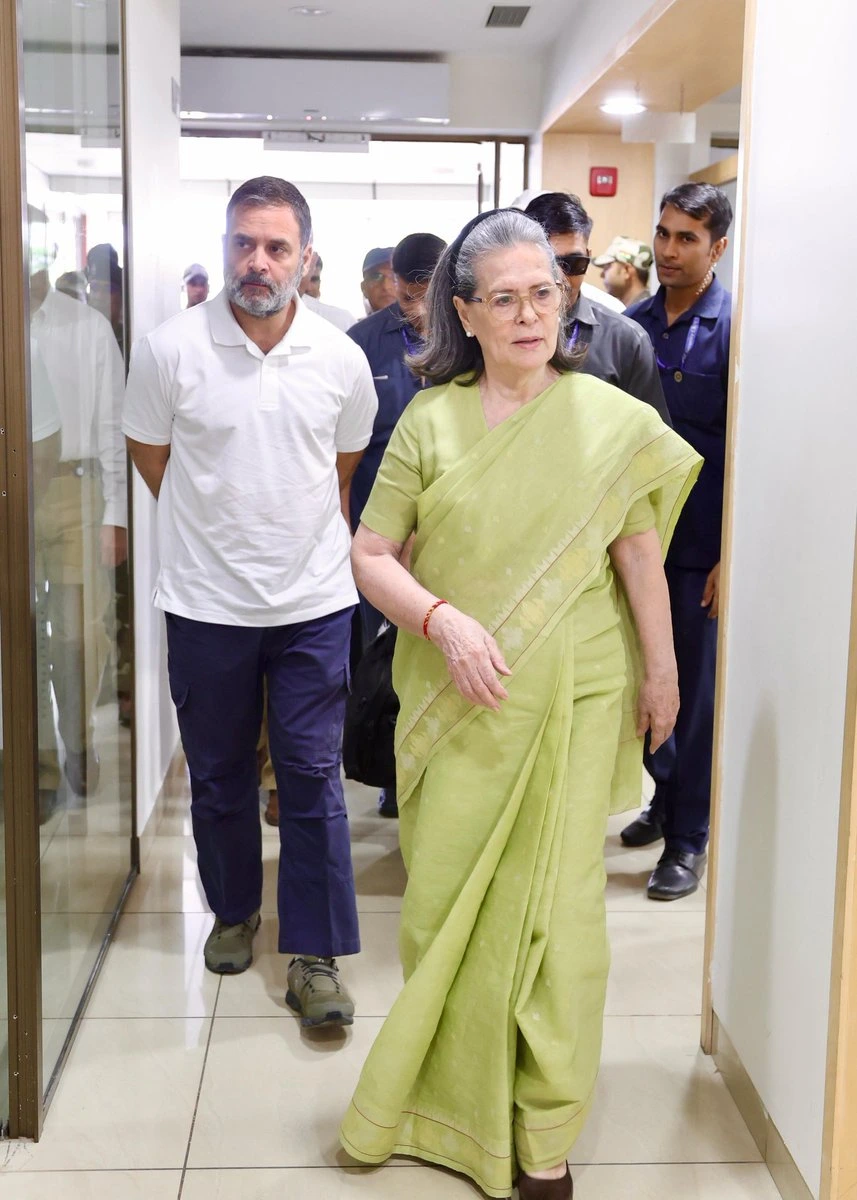 Sonia Gandhi and Rahul Gandhi outside the Delhi High Court during the National Herald case hearing.