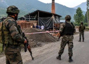 Kulgam Terror Attack के बाद सुरक्षा बलों की तैनाती।